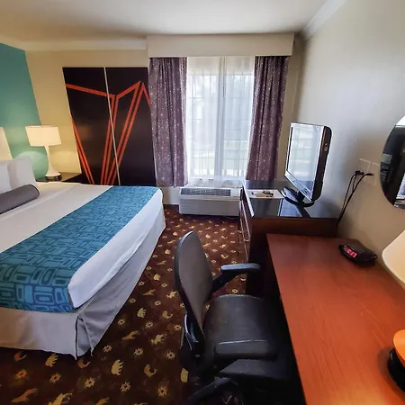 Howard Johnson By Wyndham Pasadena